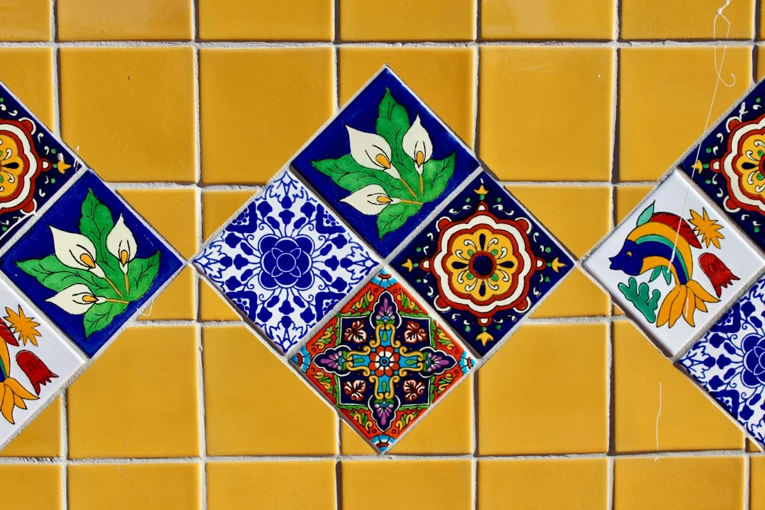 접착식 타일 시트로 주방 변신시키기 - 공사 없이 깔끔하게